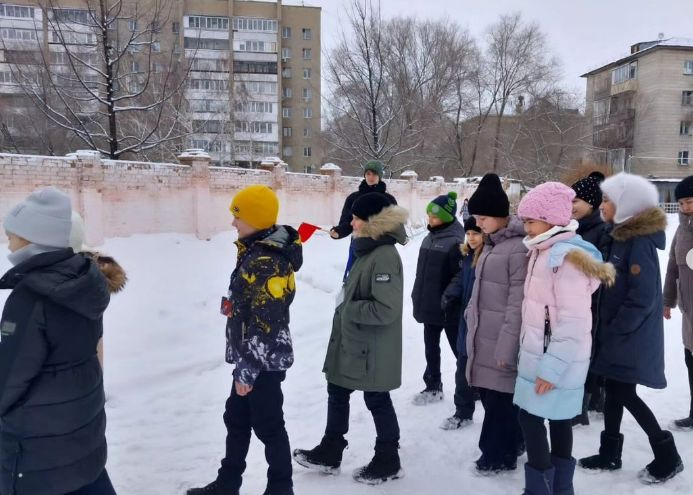 Проведена эвакуация с целью повышения уровня подготовки учащихся, педагогов и технического персонала к действиям в экстремальных ситуациях при сейсмической опасности.